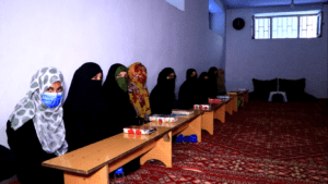 زنان امیدوار اند؛ در«نشست بزرگ علمای افغانستان» مشکل حل ناشدۀ کار زنان و بازگشایی مکاتب دختران حل شود