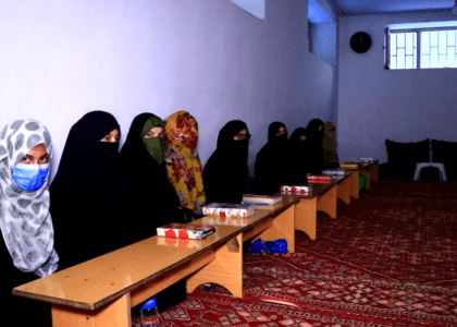 زنان امیدوار اند؛ در«نشست بزرگ علمای افغانستان» مشکل حل ناشدۀ کار زنان و بازگشایی مکاتب دختران حل شود