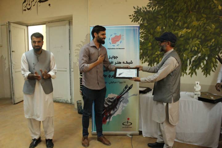 کابل کې د هنري اثارو ګټونکو ته جایزې ورکړل شوې