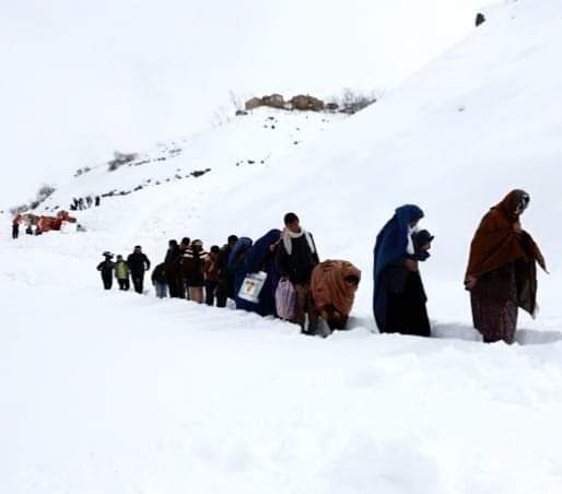 در ولسوالی الینگار لغمان ۱۵ خانواده در برف گیر مانده‌اند