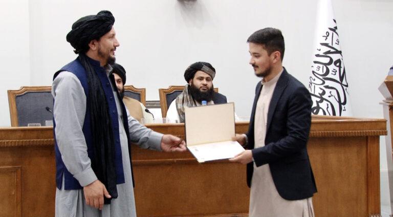 MoF issues licenses to 21 tax accountants