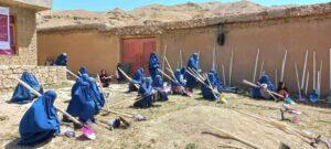 سمنګان کې سلګونو بېوزلو ښځو ته د سبزیو تخم او کرنیز وسایل ووېشل شول