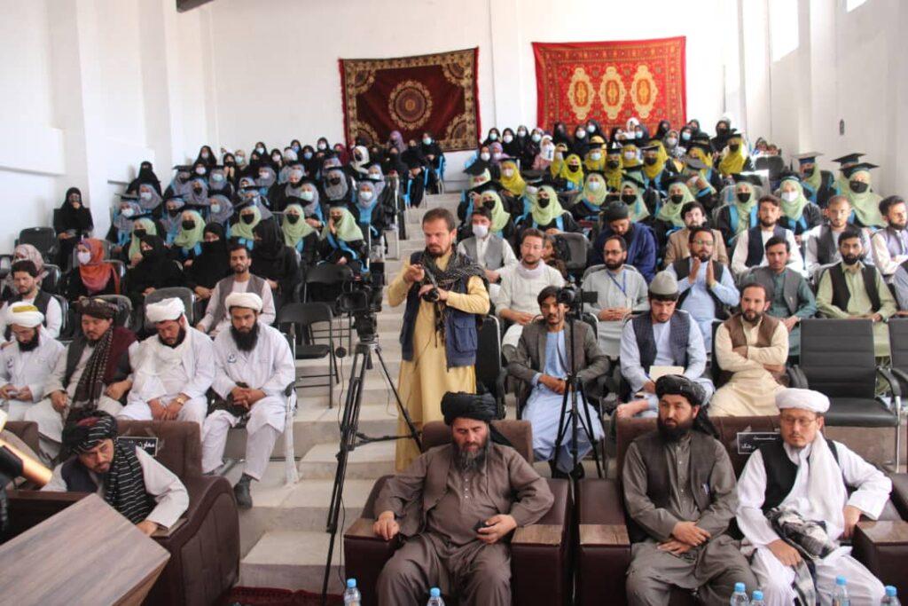 ده‌ها دختر از موسسۀ تحصیلات عالی سرپل فارغ شدند