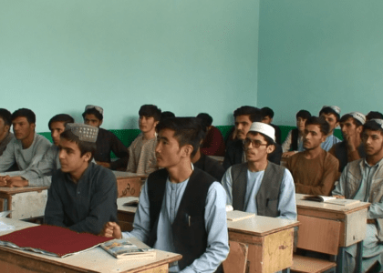 مکاتب غزنی با کمبود کتاب و معلمین مسلکی مواجه‌­اند