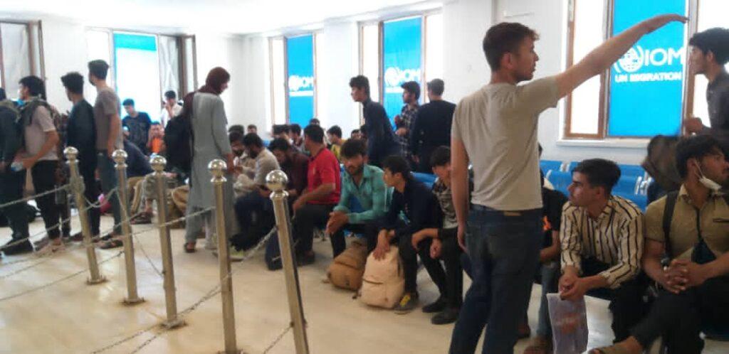 طی چهار روز گذشته هزاران مهاجر افغان از ایران برگشته اند