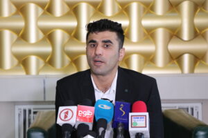هوتک در حال رفتن برای یک مبارزه؛ «ورزشکار از ملت است»