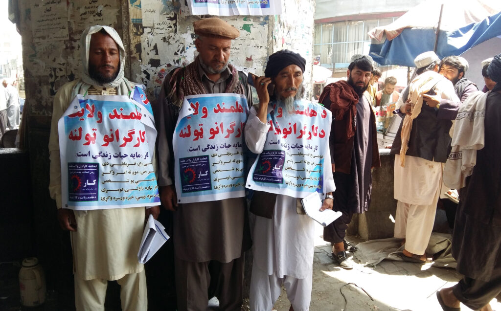 پیاده‌روی اعتراضی به دلیل فقر و بیکاری؛ سه تن از هلمند پیاده به کابل آمده‌اند