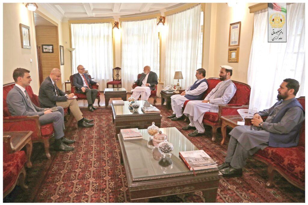 کرزی و سفیر ترکیه به خاطر استقرار صلح و ثبات دایمی در افغانستان به مذاکره و گفتگو تاکید ورزیدند