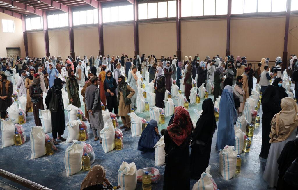 ۱۰۰۰ خانوادۀ بی‌­بضاعت در کابل کمک مواد غذایی دریافت کردند