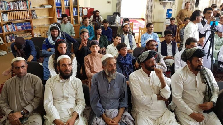 خوست کې یوې راډیو د لرې پرتو سيمو زده کوونکو لپاره د «راډيويي ښوونکي» په نوم روزنيز پروګرام پيل کړی
