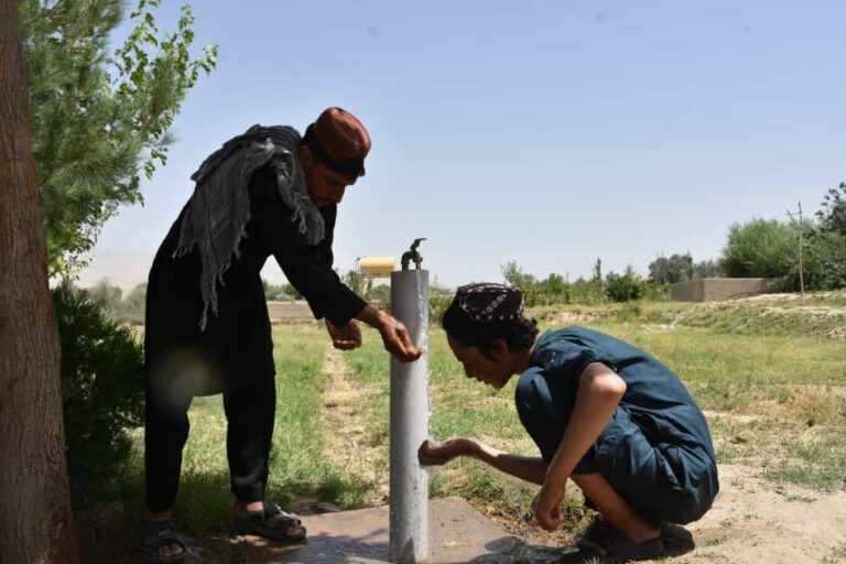 تالقان کې زرګونه کورنۍ له خوږو اوبو برخه‌منې شوې