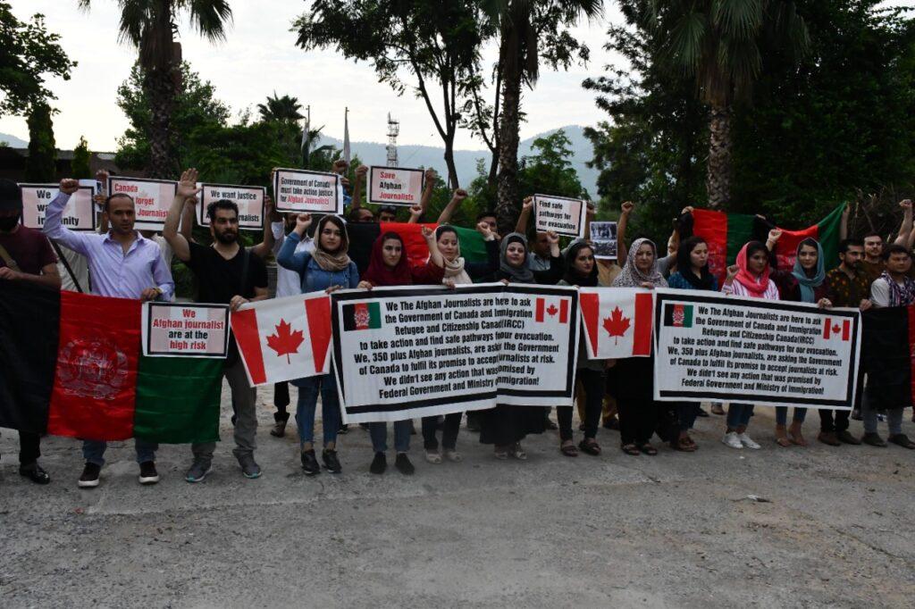 Protesting Afghan journalists in Islamabad seek asylum