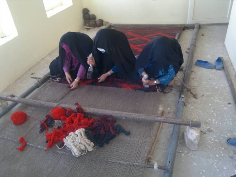 Declining Sar-i-Pul carpet market worries weavers