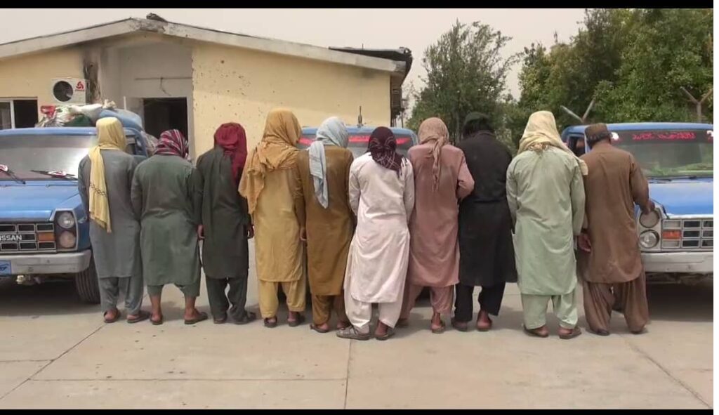 هلمند کې پاکستان ته د اوسپنې د قاچاق په تور ۱۵ کسان نیول شوي