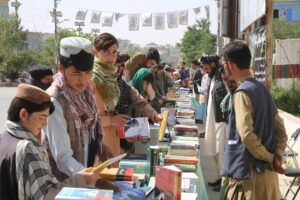 جوانان و فرهنگیان غور نمایشگاه خیابانی کتاب را برگزار کردند