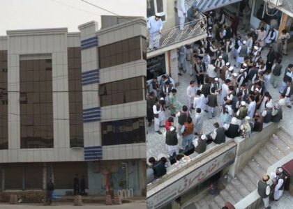 Worn-out banknotes: Herat money market closed 