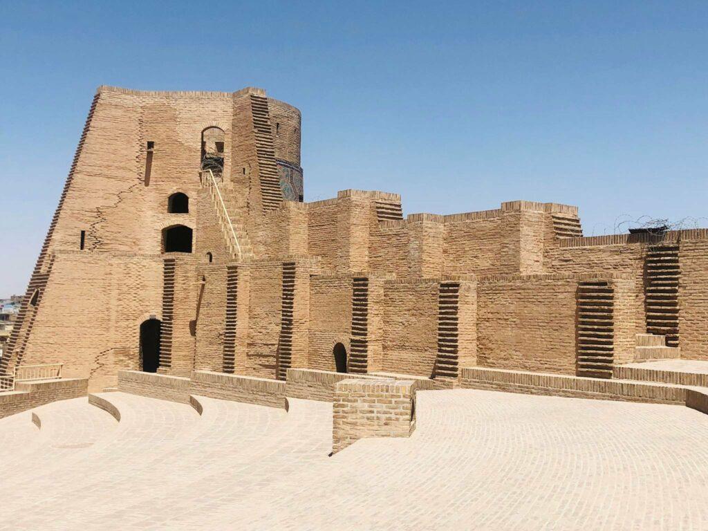 Thousands throng historical sites in Herat