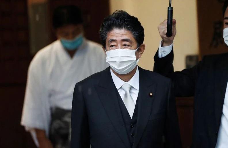 د جاپان پخواني لومړي وزیر د ژورو ټپونو له امله ساه ورکړه