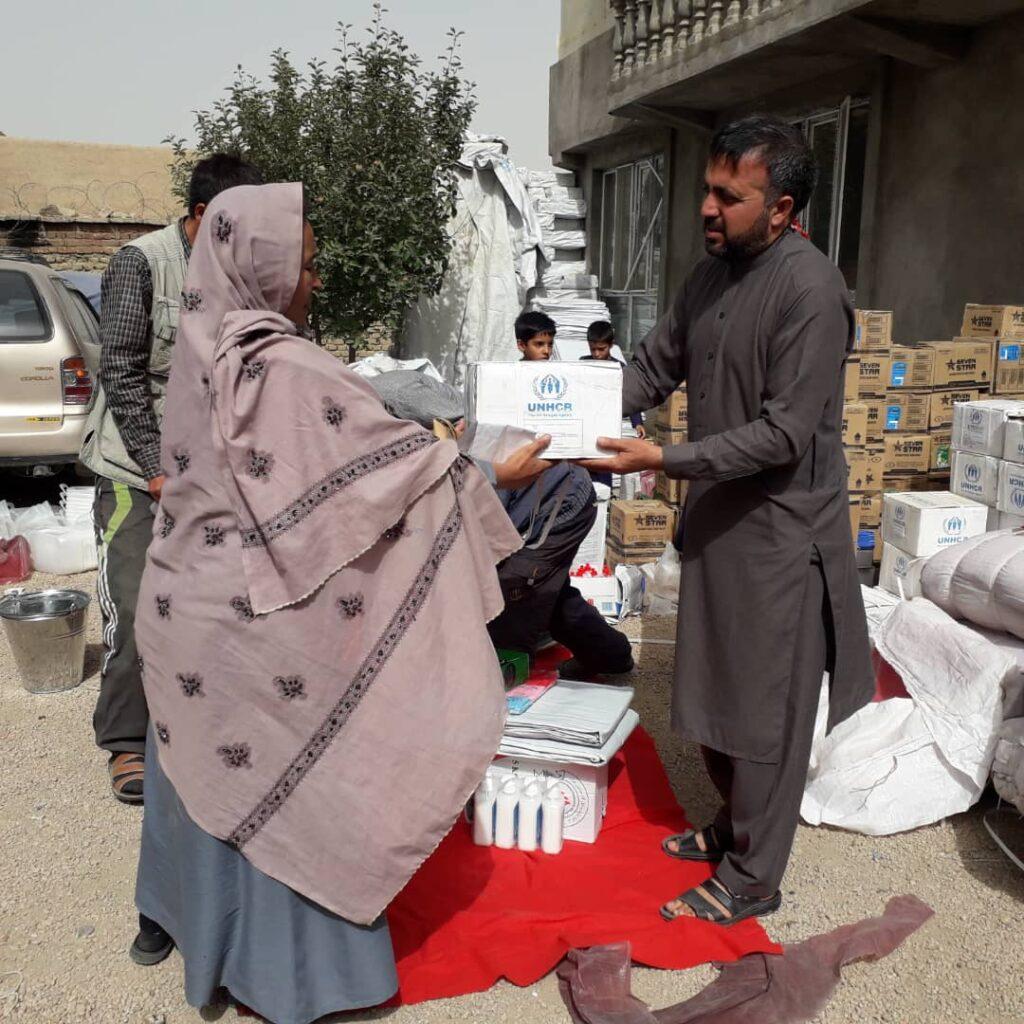 برای صدها خانوادۀ بی بضاعت در بامیان کمک های بشردوستانه توزیع گردید