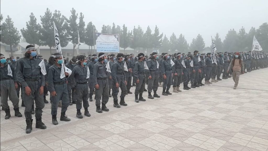 ٤٥٠ تن از یک دورۀ آموزشی نظامی و مسلکی از مرکز تربیوی پولیس کندز فارغ شدند