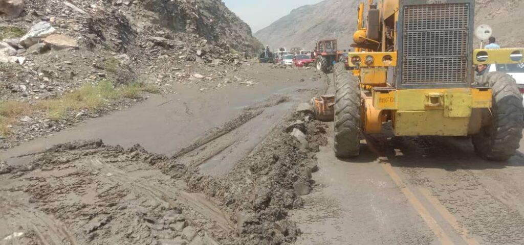 Some Uruzgan, Laghman, Kapesa roads blocked due to flash floods