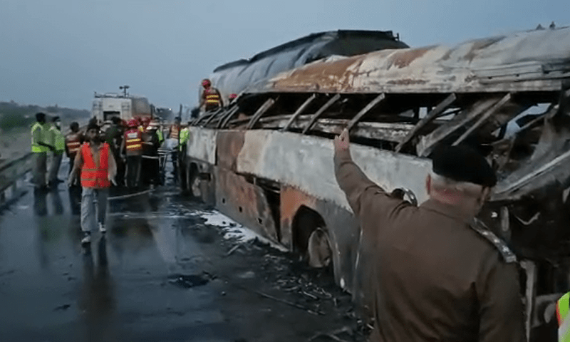 20 people killed in Pakistan traffic accident