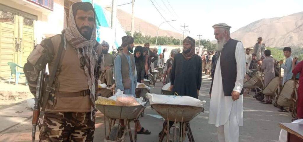 برای ۲۲۰۰ خانواده در ولسوالی جبل‌السراج ولایت پروان موادغذایی توزیع شد