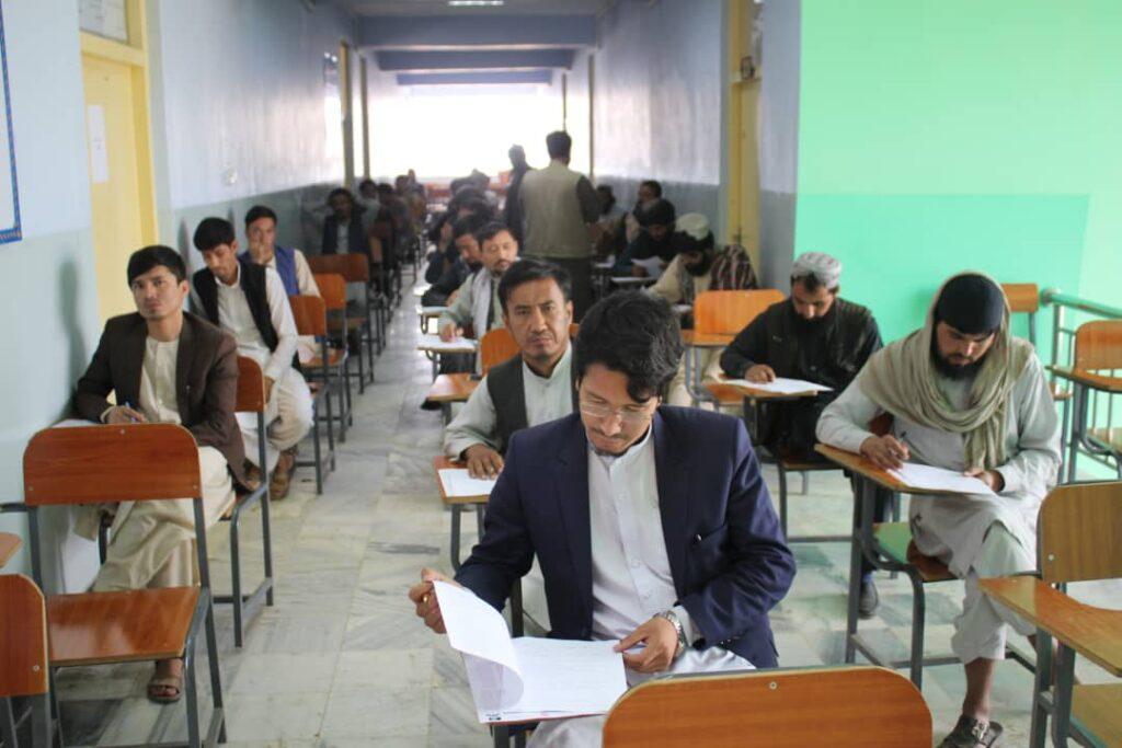 هزاران تن در امتحان بست‌های معلمین در بامیان، سرپل و میدان‌وردگ اشتراک ورزیدند