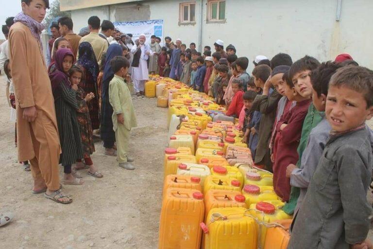 د تخار په اشکمش ولسوالۍ کې ۶۵۰ کورنۍ د څښاک له پاکو اوبو برخه‌منې شوې
