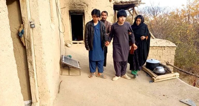 د شپږو نابینا غړو لرونکې یوې کورنۍ سرپرسته طیبه له اقتصادي ستونزو کړېږي