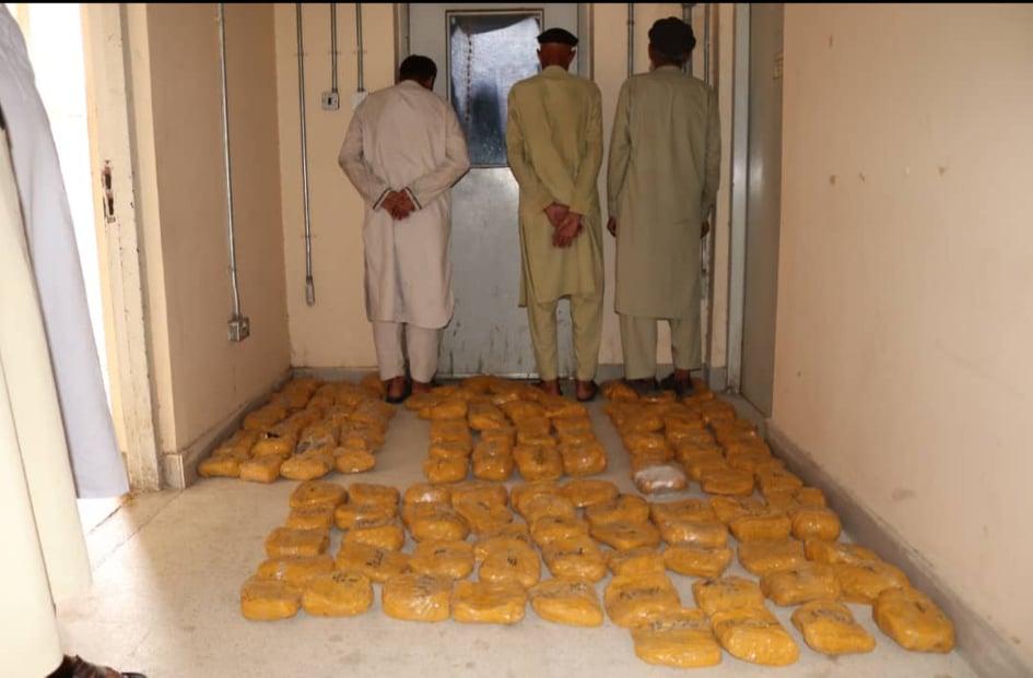 میدان وردګو کې دری تنه د نشه یي توکو د قاچاق په تور نیول شوي