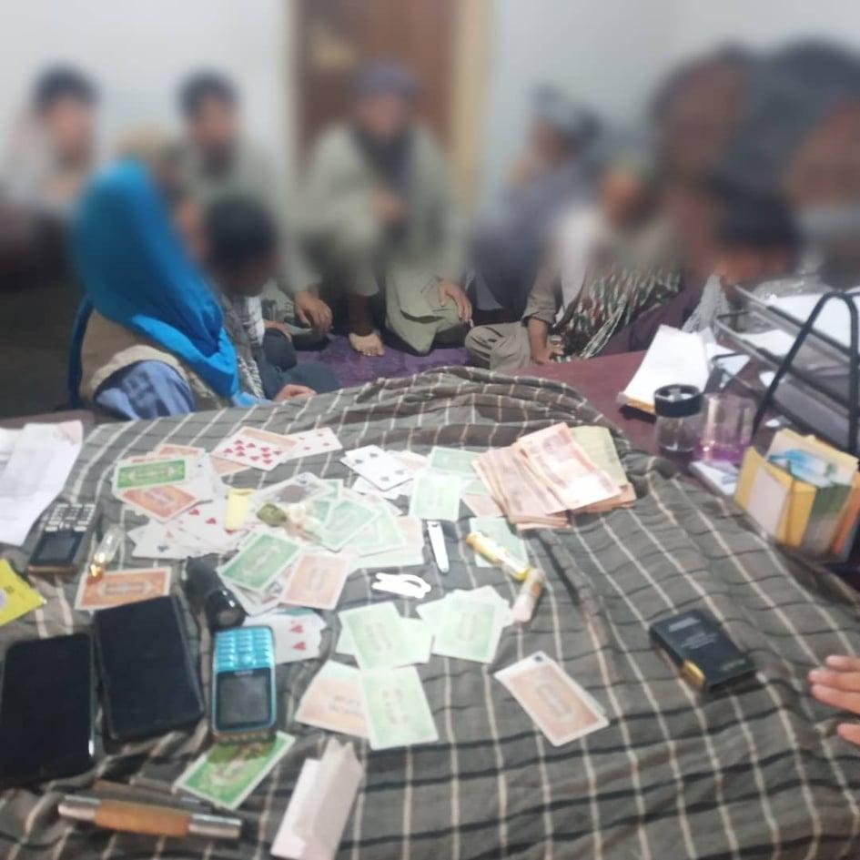 پولیس تخار: ۹ تن به اتهام قماربازی و یکتن به اتهام دزدی مواشی بازداشت شدند