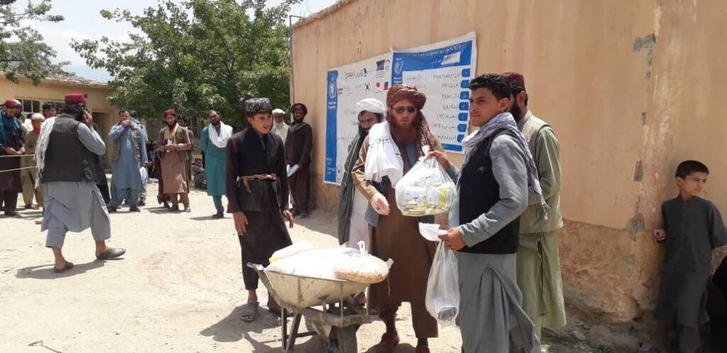 Vulnerable families in Dawlatshah district distributed food items