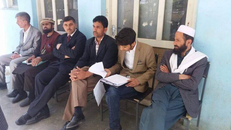 د پروان ښوونکي: د بانک له لارې د معاشونو وېش دغه بهیر ستونزمن او ځنډنی کړی