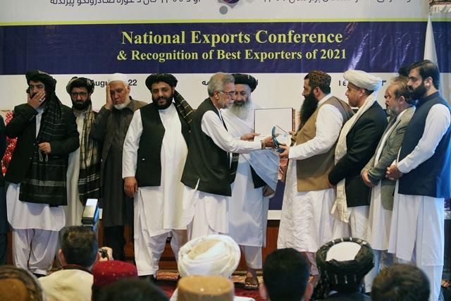 اتاق تجارت و سرمایه‌گذاری از ده‌ها صادرکنندۀ برتر تقدیر به‌عمل آورد