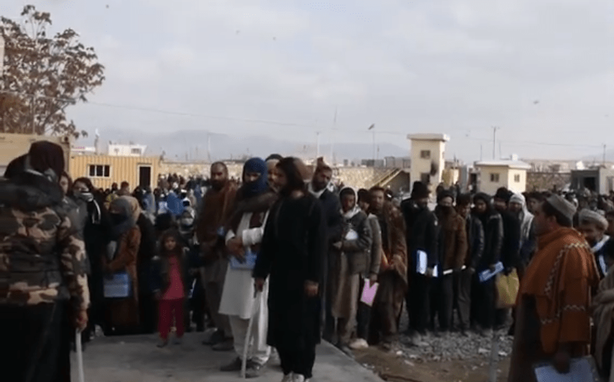 باشنده‌گان غزنی خواستار از سرگیری روند توزیع پاسپورت اند