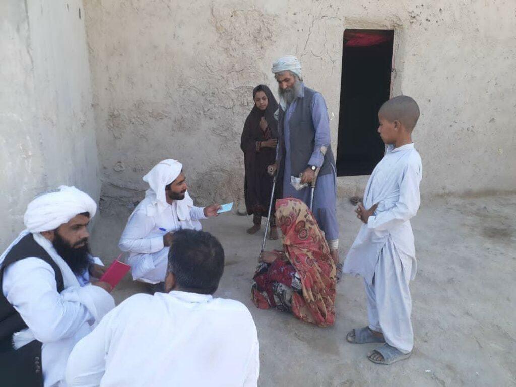 برای ده‌ها هزار خانواده در نیمروز پشه خانه، تابلیت کلورین و صابون توزیع می‌گردد