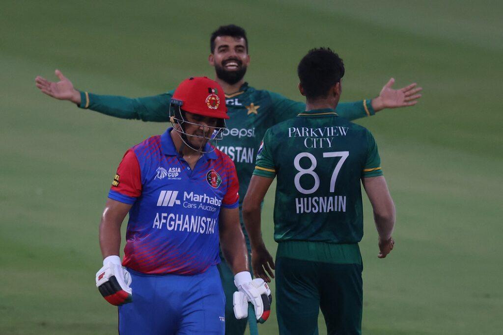 Pakistan struggle to pip Afghans, cruise into final