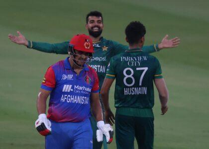 Pakistan struggle to pip Afghans, cruise into final