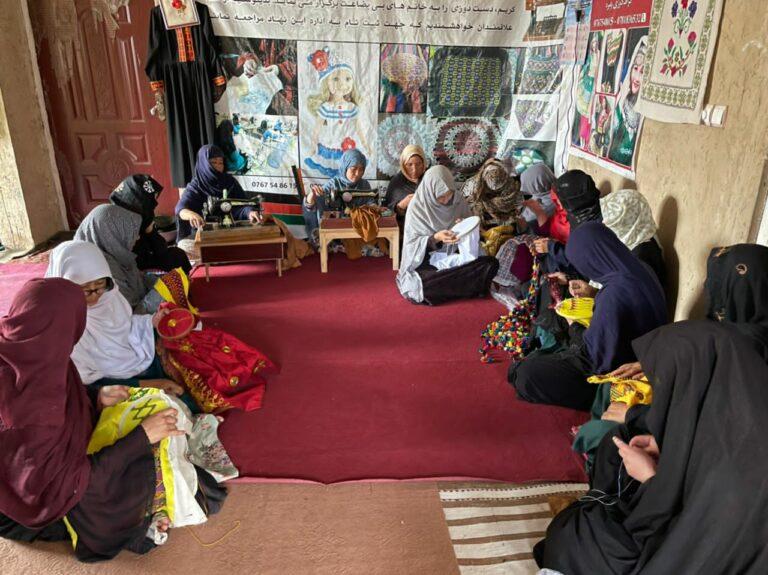 سوداګره مېرمن: غواړم کاروبار مې پراخ او ډېرو ښځو ته د کار زمینه برابره کړم