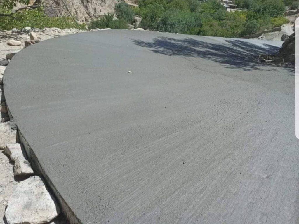 پنج کیلومتر سرک به پول شخصی مردم در پروان کانکریت‌ریزی شد