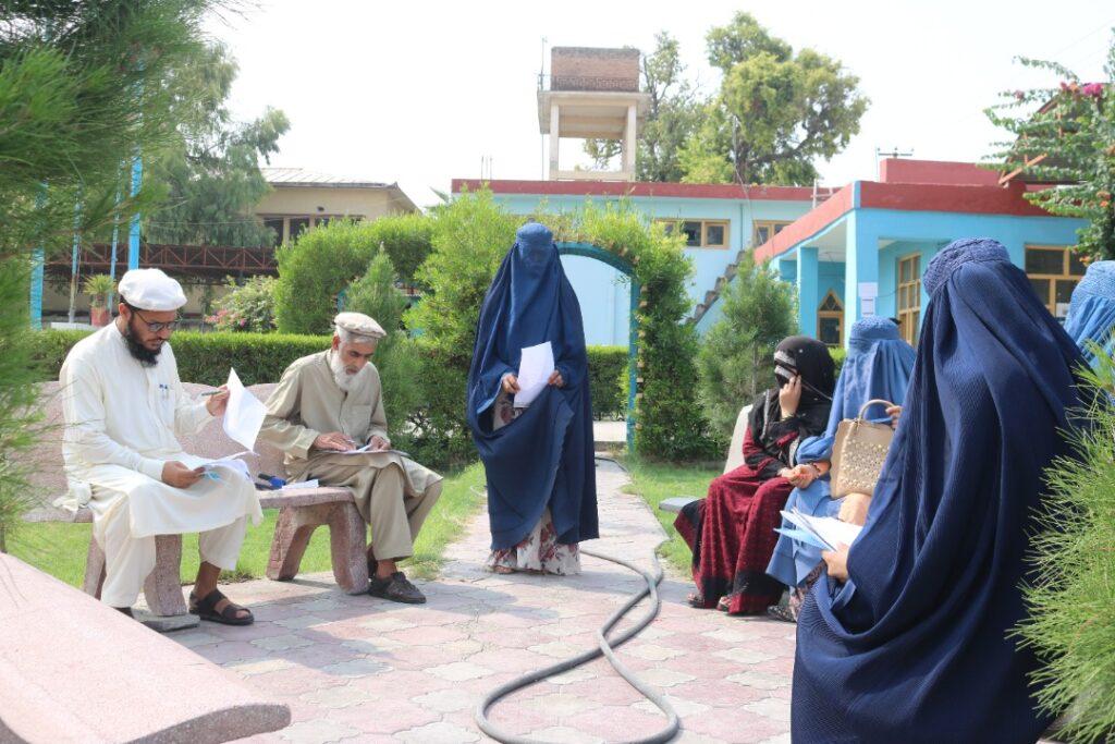 ننګرهار کې د نږدې درې زره ښوونکو او اداري کارکوونکو د ګومارلو پروسه پيل شوه