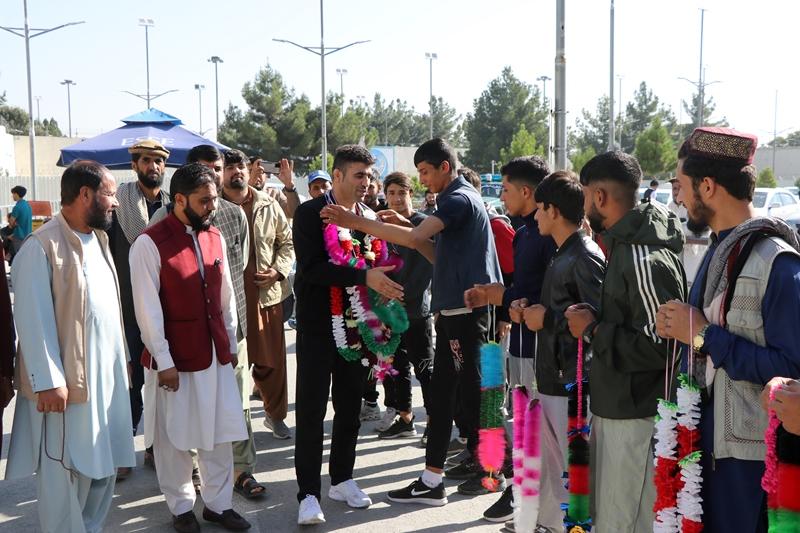 Hotak returns to Kabul after beating Azerbaijani rival