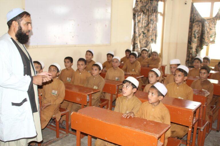 کندهار کې د شېخ زاید روزنتون درېدلې تدریسي چارې بېرته پیل شوې
