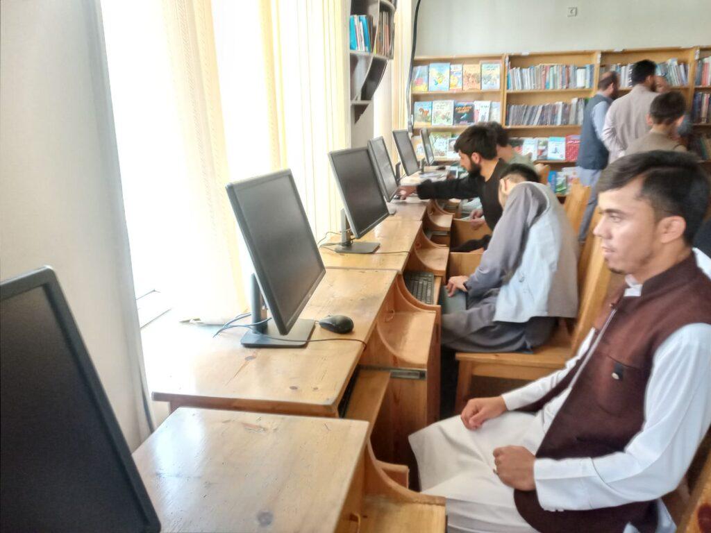 یک مرکز آموزش رایگان در بخش‎های کمپیوتر و زبان برای جوانان در بدخشان افتتاح شد
