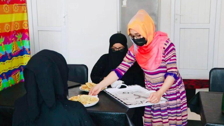 بلخ کې یوې مېرمنې د ښځو لپاره ځانګړی رسټورانټ جوړ کړی