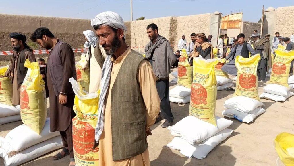 Thousands of farmers in Kunduz to get wheat seed, fertilizer