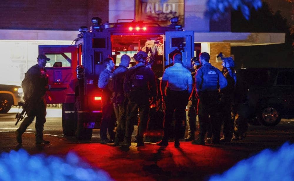 پنج تن به شمول یک پولیس در تیراندازی در کارولینای شمالی امریکا کشته شدند