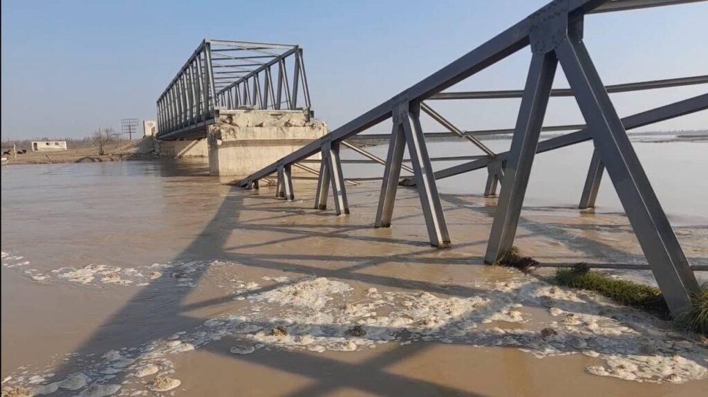 باشنده‌گان قلعه‌زال کندز خواهان بازسازی پل تخریب شده میان قلعه‌زال و آق‌تپۀ این ولسوالی اند