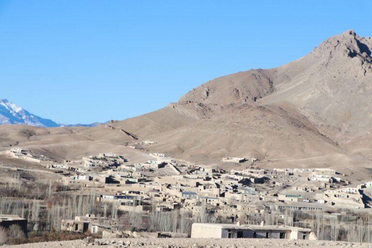 باشنده‌‎گان «مسجد درۀ» ولسوالی چک میدان‌وردک از خراب بودن سرک این منطقه شکایت دارند